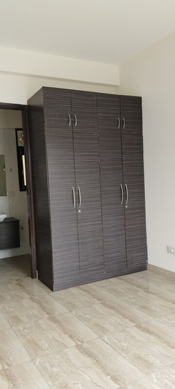 Bathroom in 3.5 BHK Builder Floor at SS Mayfield Gardens, Sector 51 – for Rent