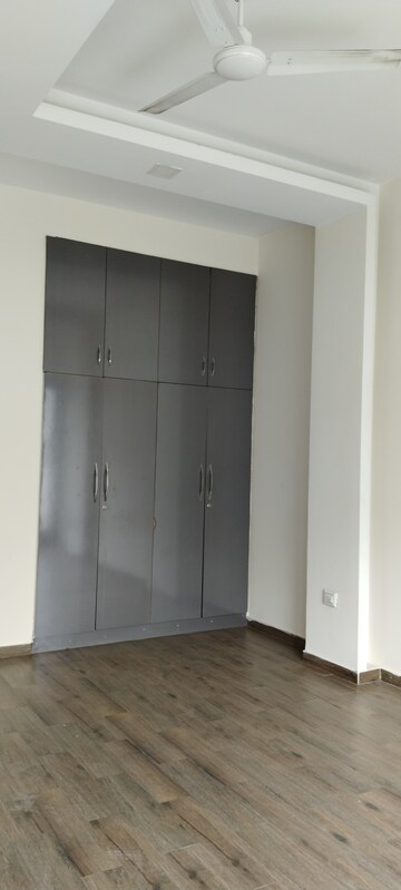 Furnished Amenities in 3.5 BHK Builder Floor at SS Mayfield Gardens, Sector 51 – for Rent