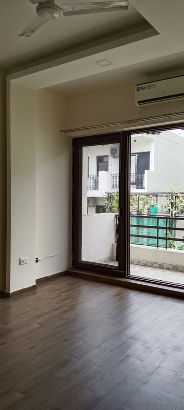 Room in 3.5 BHK Builder Floor at SS Mayfield Gardens, Sector 51 – for Rent