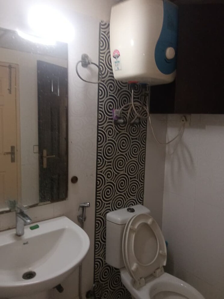 Bathroom, paramount-floraville 2.5 Bedroom 1240 Sq.Ft. Apartment In Sector 137 Noida 8689234