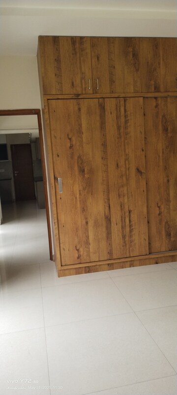 Room in 4 BHK Apartment at Pavani Laxmi Nivas, Madhapur – for Rent