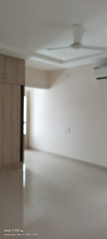 Room in 4 BHK Apartment at Pavani Laxmi Nivas, Madhapur – for Rent
