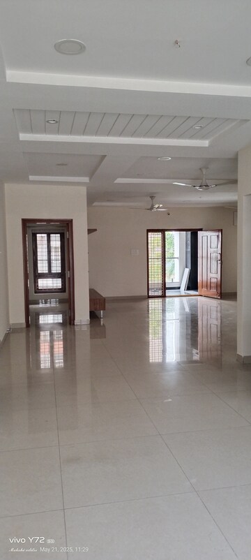 Room in 4 BHK Apartment at Pavani Laxmi Nivas, Madhapur – for Rent