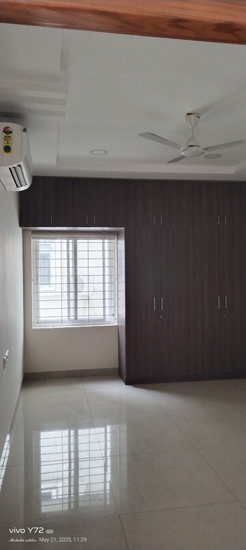 Room in 4 BHK Apartment at Pavani Laxmi Nivas, Madhapur – for Rent