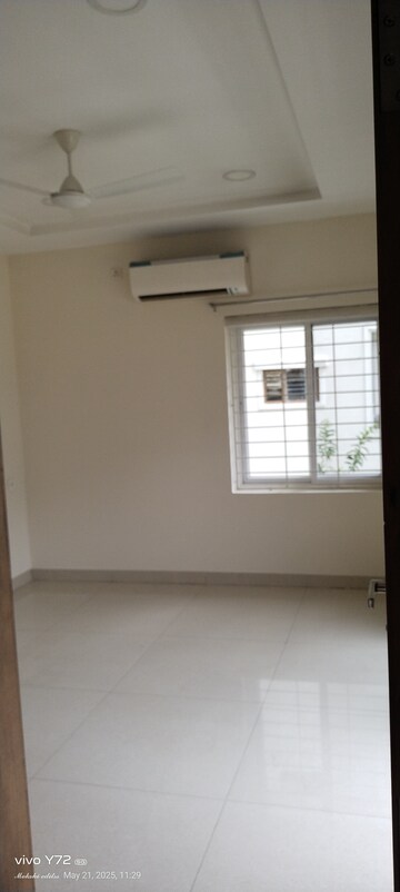 Room in 4 BHK Apartment at Pavani Laxmi Nivas, Madhapur – for Rent