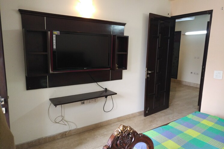 undefined, vishal enclave 3 Bedroom 250 Sq.Yd. Builder Floor In Vishal Enclave Delhi 8689339