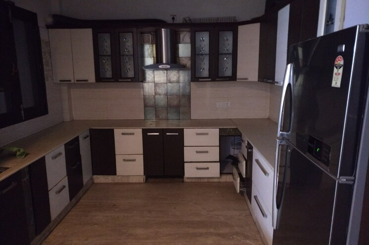 Kitchen, vishal enclave 3 Bedroom 250 Sq.Yd. Builder Floor In Vishal Enclave Delhi 8689339