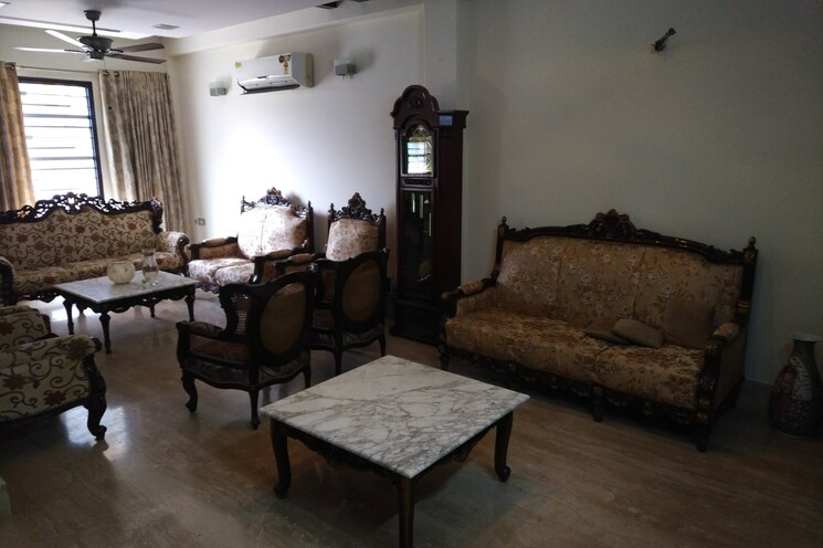 Living Room, vishal enclave 3 Bedroom 250 Sq.Yd. Builder Floor In Vishal Enclave Delhi 8689339