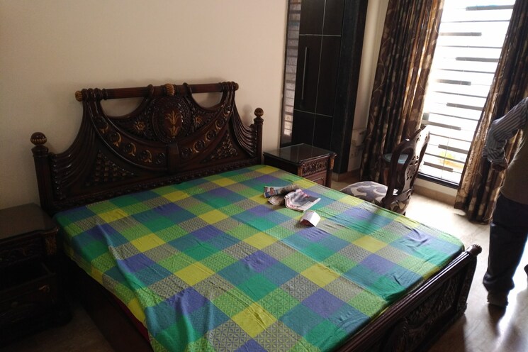 Bedroom, vishal enclave 3 Bedroom 250 Sq.Yd. Builder Floor In Vishal Enclave Delhi 8689339