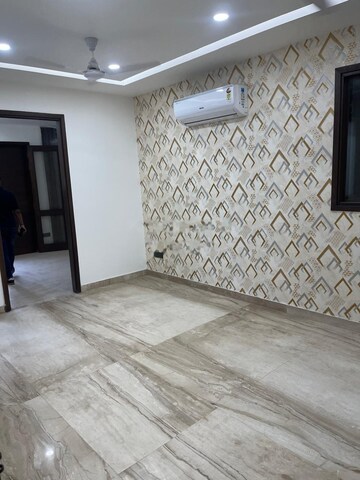 Room in 4 BHK Independent House at DLF Garden Villas, Sector 43 – for Rent