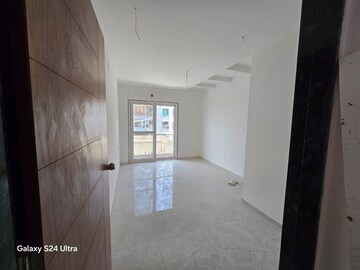 Room in 4 BHK Apartment at SamA-Savil Road – for Rent