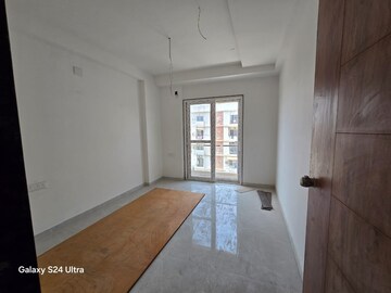 Room in 4 BHK Apartment at SamA-Savil Road – for Rent
