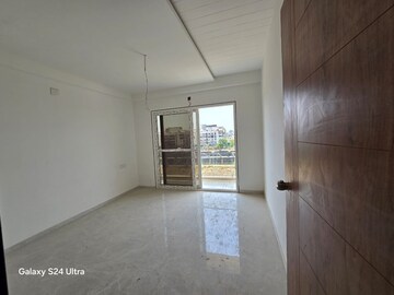 Room in 4 BHK Apartment at SamA-Savil Road – for Rent