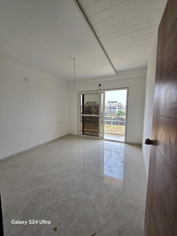 Room in 4 BHK Apartment at SamA-Savil Road – for Rent
