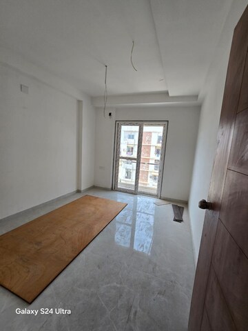 Room in 4 BHK Apartment at SamA-Savil Road – for Rent