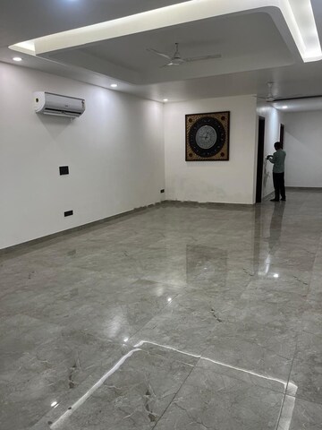 Room in 4 BHK Independent House at DLF Garden Villas, Sector 43 – for Rent