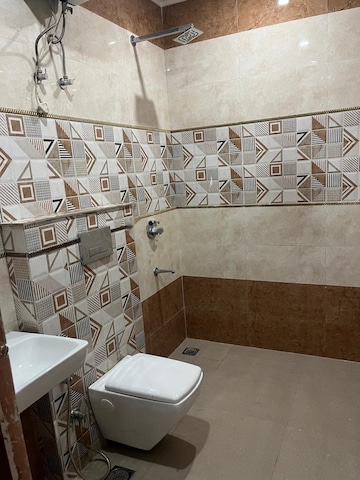 Kitchen in 4 BHK Independent House at DLF Garden Villas, Sector 43 – for Rent