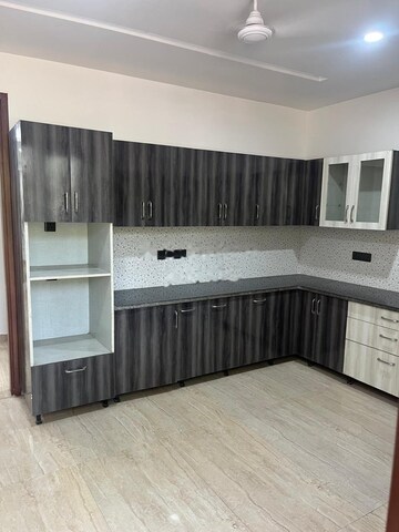 Kitchen in 4 BHK Independent House at DLF Garden Villas, Sector 43 – for Rent