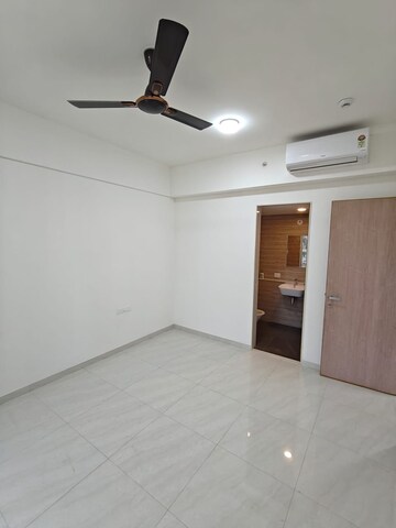 Room in 3.5 BHK Apartment at Lodha Bella Vita, Nibm Road – for Rent