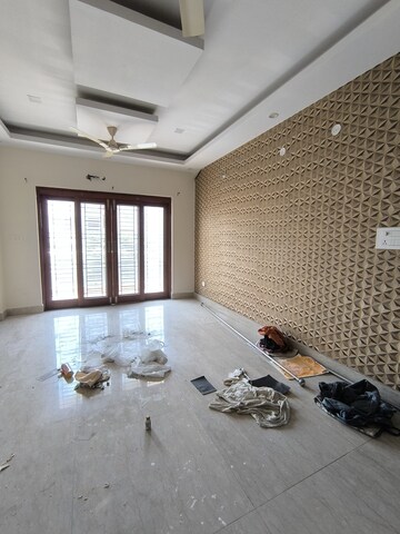 Room in 3 BHK Builder Floor at Gms Road – for Rent