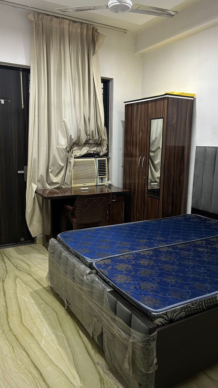 Bedroom, sector 45 3 Bedroom 264 Sq.Yd. Builder Floor In Sector 45 Gurgaon 8689385