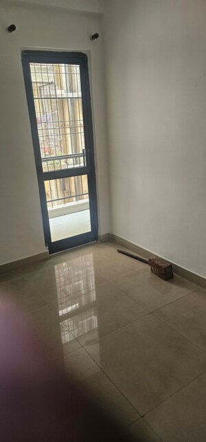 Room in 3 BHK Apartment at SG Impressions 58, Raj Nagar Extension – for Sale