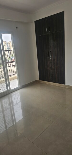 Room in 3 BHK Apartment at SG Impressions 58, Raj Nagar Extension – for Sale
