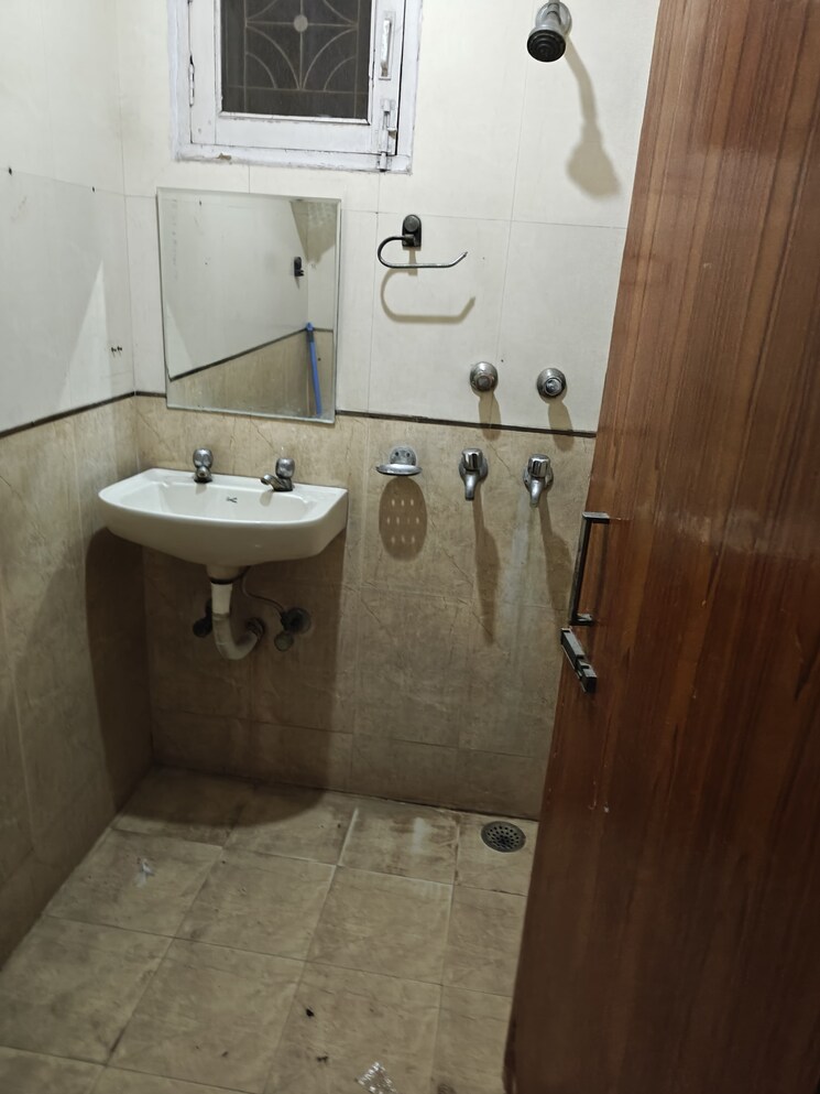 Bathroom, vidhi-apartment-ip-extension 2 Bedroom 900 Sq.Ft. Apartment In Ip Extension Delhi 8689416