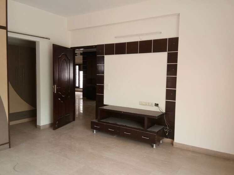 Room, sector 4 3 Bedroom 1704 Sq.Ft. Independent House In Sector 4 Gurgaon 8689425