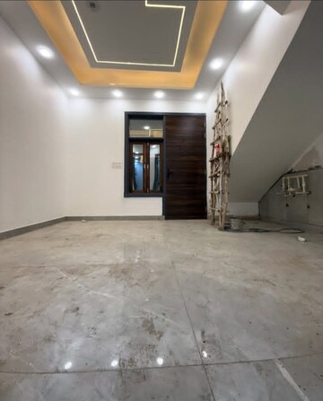 Room in 3 BHK Builder Floor at Sector 33 – for Sale