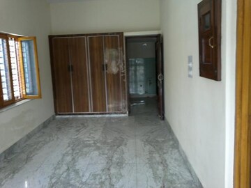 Room in 3 BHK Independent House at Sector 4 – for Rent