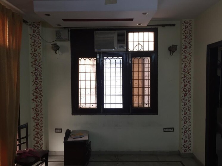 Room, rajouri garden 3 Bedroom 200 Sq.Yd. Builder Floor In Rajouri Garden Delhi 8689551