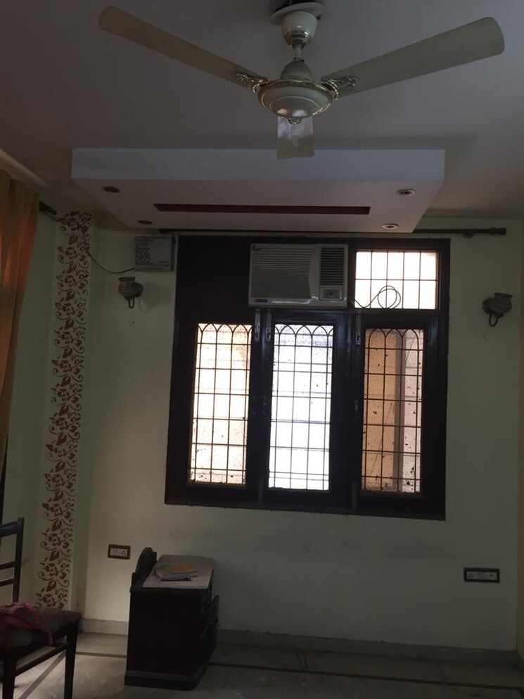 Room, rajouri garden 3 Bedroom 200 Sq.Yd. Builder Floor In Rajouri Garden Delhi 8689551