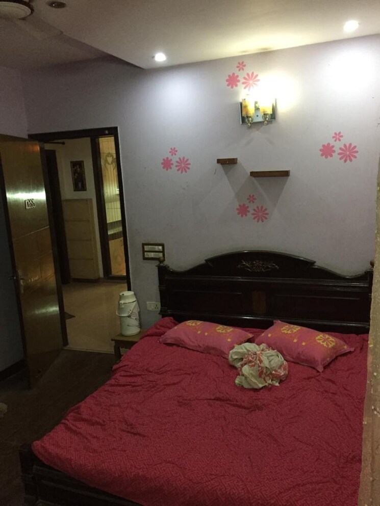 Living Room, rajouri garden 3 Bedroom 200 Sq.Yd. Builder Floor In Rajouri Garden Delhi 8689551