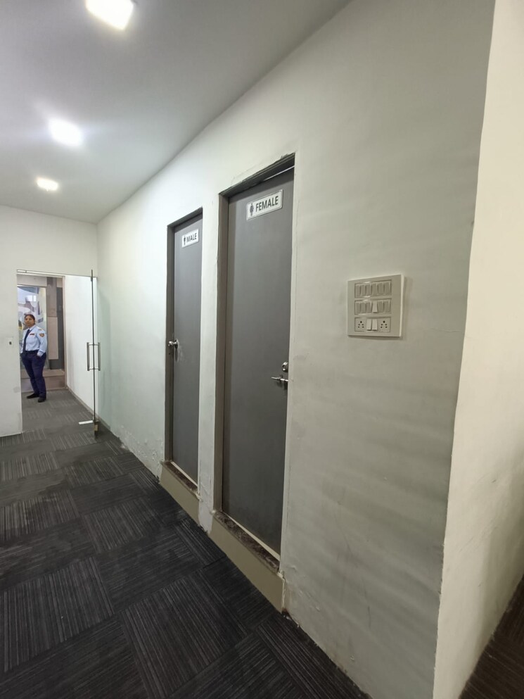 Room, vijay nagar Commercial Office Space 3000 Sq.Ft. In Vijay Nagar Indore 8689550