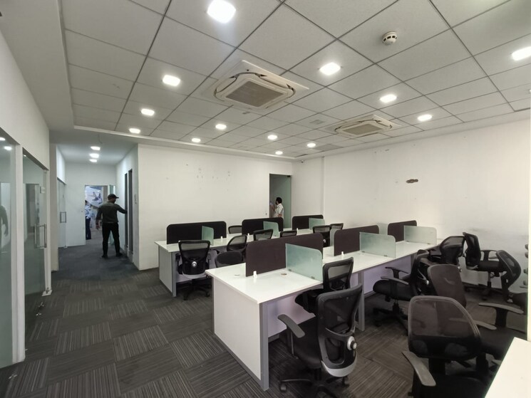 Team Area, vijay nagar Commercial Office Space 3000 Sq.Ft. In Vijay Nagar Indore 8689550