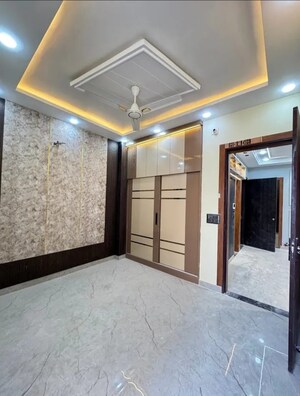 Room in 3.5 BHK Builder Floor at Sector 32 – for Sale