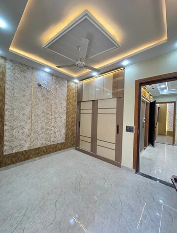 Room in 3.5 BHK Builder Floor at Sector 32 – for Sale