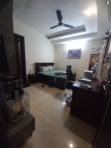 Master Bedroom in 4 BHK Builder Floor at Sector 45 – for Rent