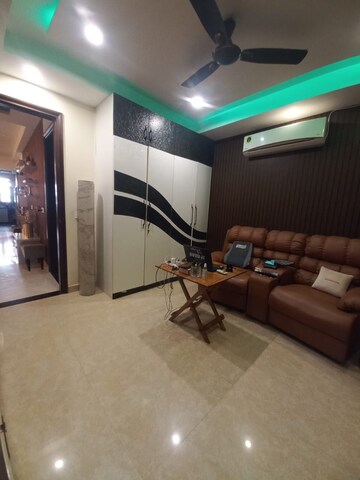 Gym in 4 BHK Builder Floor at Sector 45 – for Rent