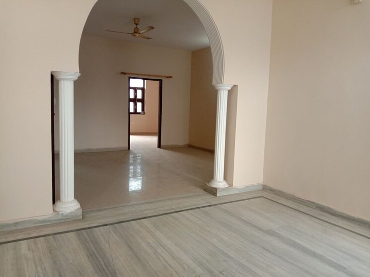Room, sector 4 3 Bedroom 1689 Sq.Ft. Independent House In Sector 4 Gurgaon 8689637