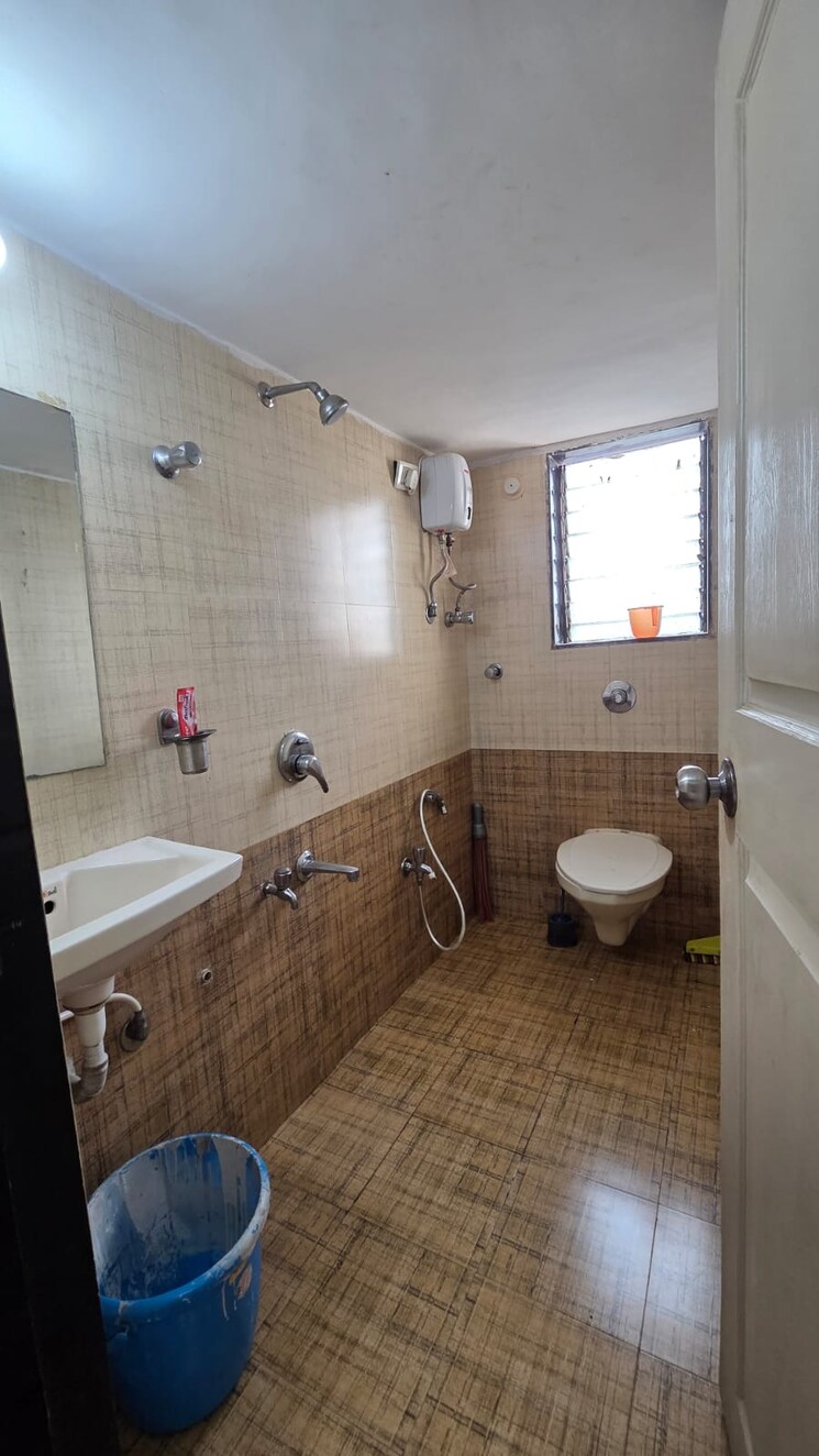 Bathroom, andheri west 2 Bedroom 900 Sq.Ft. Apartment In Andheri West Mumbai 8689696