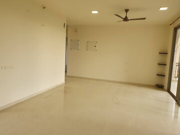 Room in 3 BHK Apartment at Hiranandani Lake Verandahs, Bilekahalli – for Rent