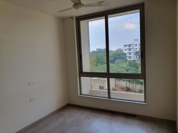 Room in 3 BHK Apartment at Hiranandani Lake Verandahs, Bilekahalli – for Rent