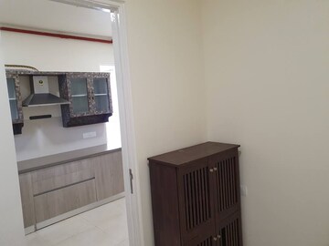 Room in 3 BHK Apartment at Hiranandani Lake Verandahs, Bilekahalli – for Rent
