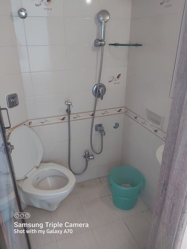 Bathroom, daulat-shirin-chs 1 Bedroom 532 Sq.Ft. Apartment In Colaba Mumbai 8689692