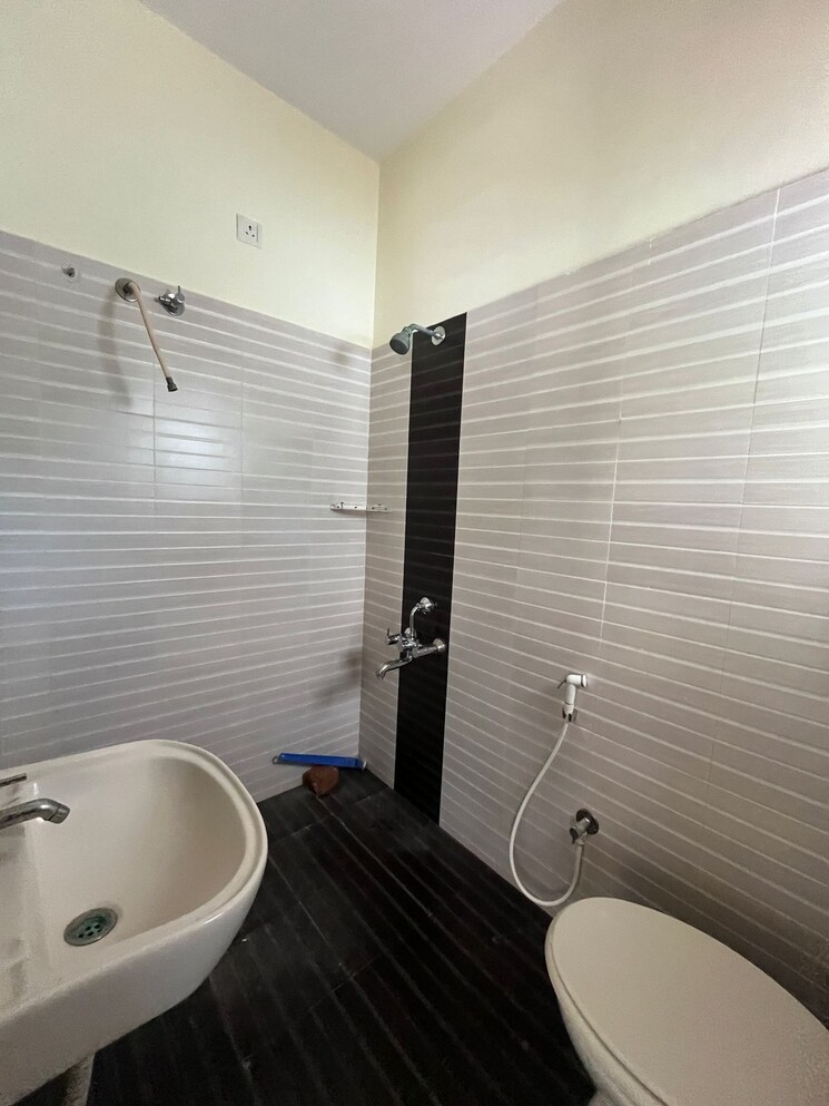 Bathroom, hsr layout 3 Bedroom 2100 Sq.Ft. Builder Floor In Hsr Layout Bangalore 8689839