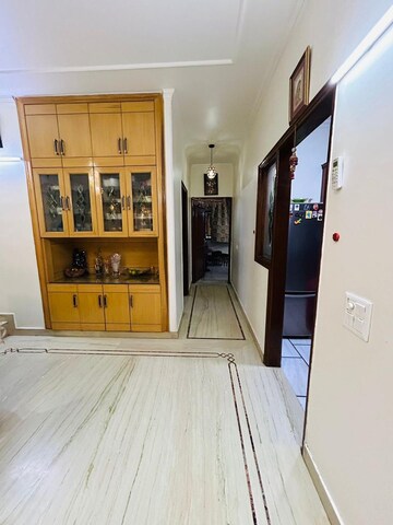 Balcony in 3 BHK Builder Floor at South Extension ii – for Rent