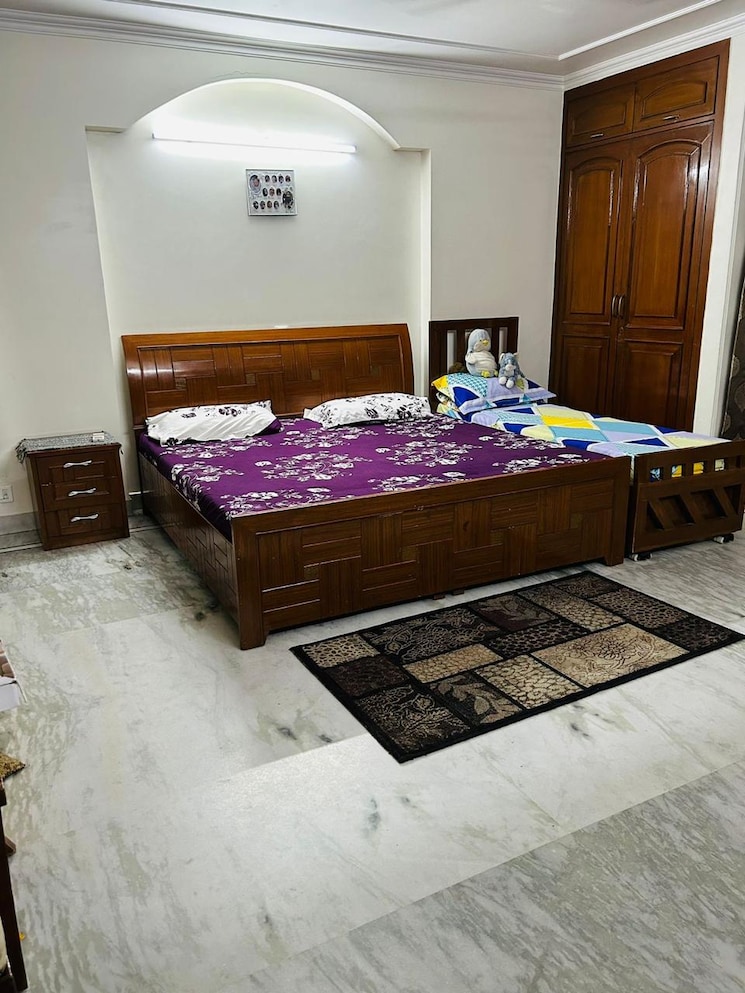 Bedroom, south extension ii 3 Bedroom 300 Sq.Yd. Builder Floor In South Extension ii Delhi 8689850
