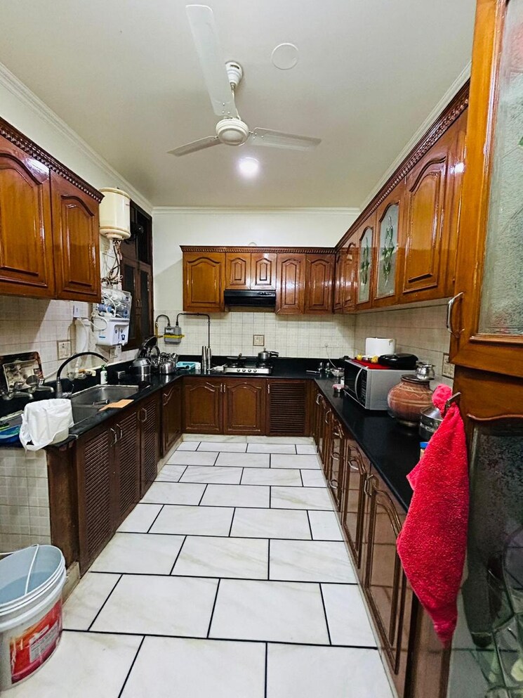 Kitchen, south extension ii 3 Bedroom 300 Sq.Yd. Builder Floor In South Extension ii Delhi 8689850